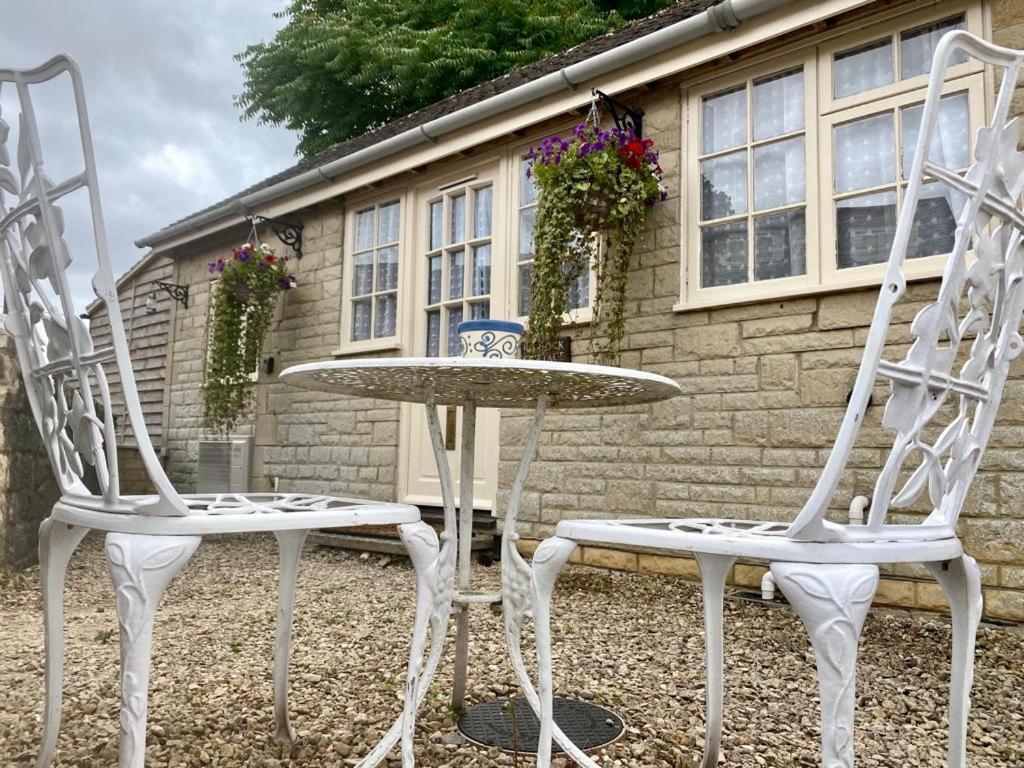 Heart Of The Village Cotswold Cottage In Crudwell. エクステリア 写真